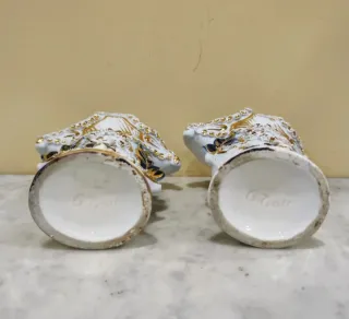 Pareja jarrones antiguos blancos y dorados