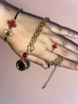Conjunto Joyería Dorado y Rojo