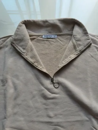 Sudadera Stradivarius beige con cremallera