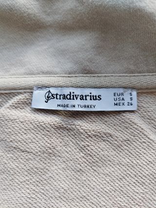 Sudadera Stradivarius beige con cremallera