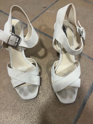 Zapato tacón Zara ante crudo T.37