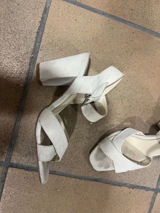 Zapato tacón Zara ante crudo T.37