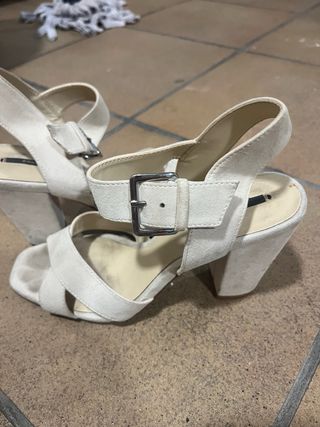 Zapato tacón Zara ante crudo T.37