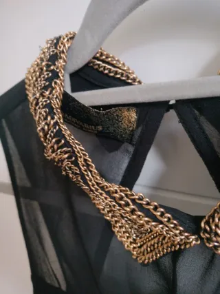 Vestido negro con cuello joya talla M
