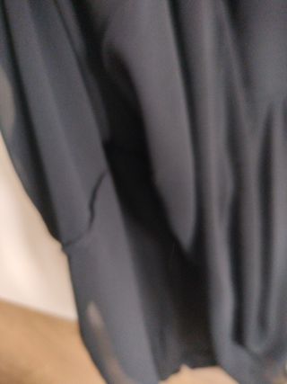 Vestido negro con cuello joya talla M