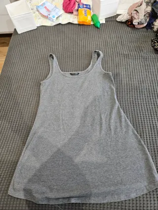 Vestido gris de tirantes