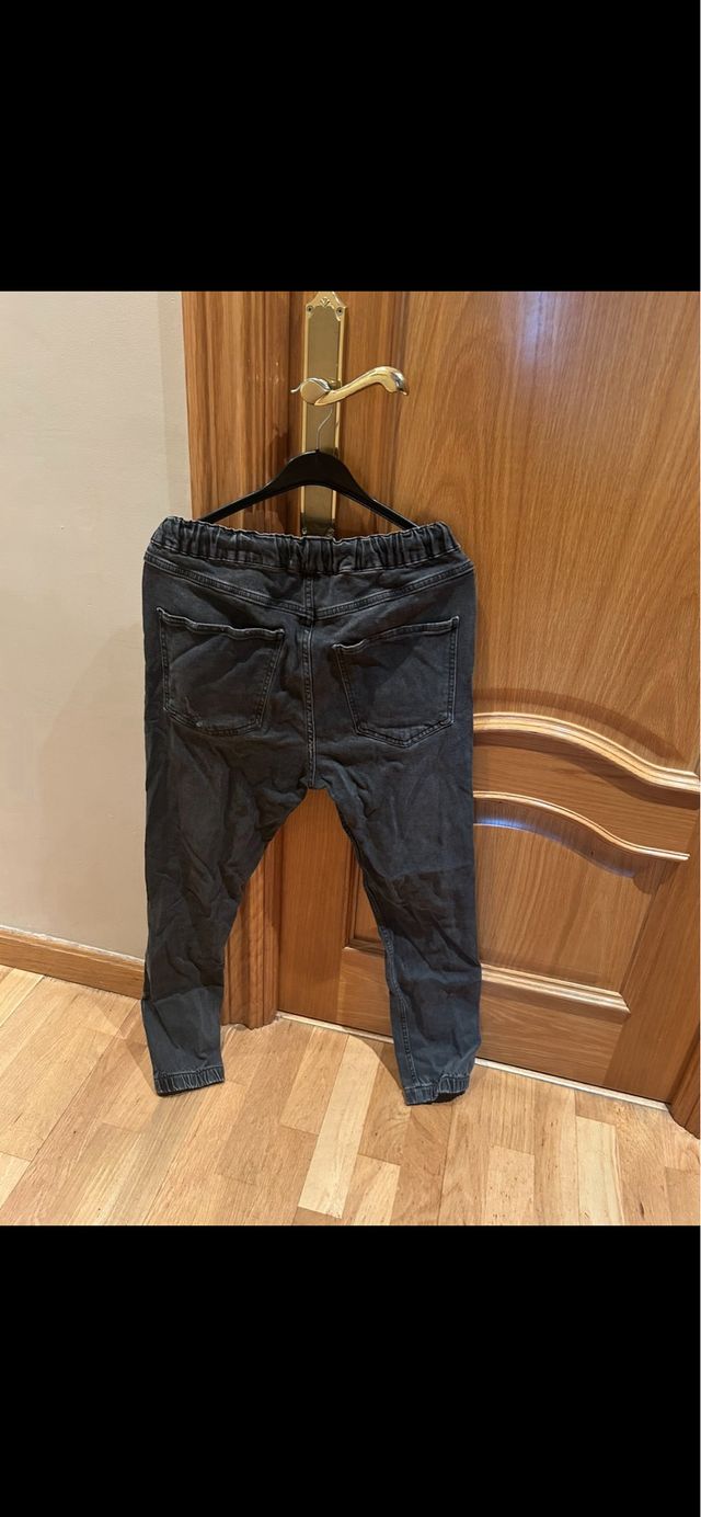 Pantalón vaquero negro Pull&Bear