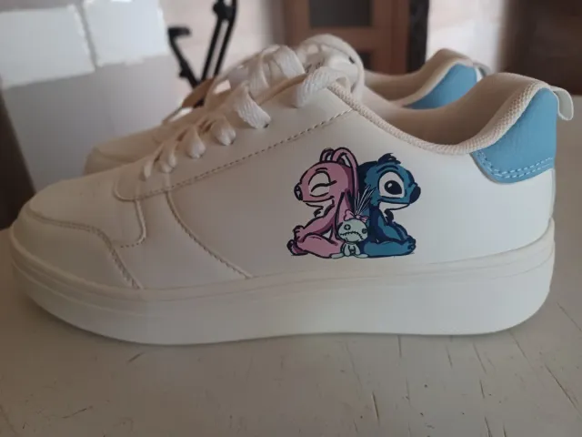 Zapatillas Blancas con Diseño Stitch