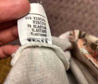 Jersey estampado casas y pájaros.