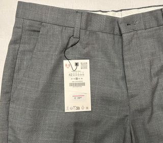 Pantalón de traje gris a cuadros