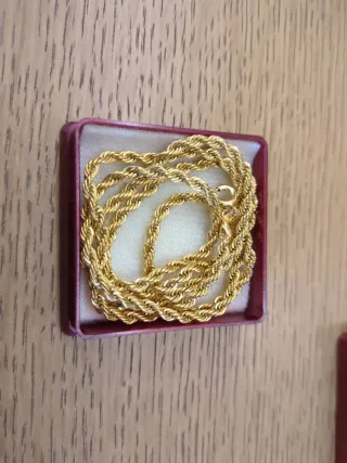 Cordón bañado en oro