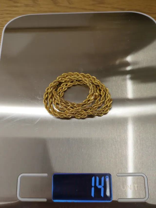 Cordón bañado en oro