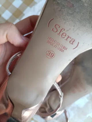 Sandalias tacón bajo doradas
