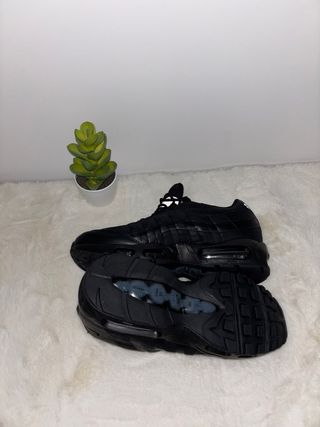 Nike Air Max 95 Negras