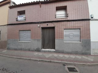 Casa adosada en venta en Quintanar de la Orden