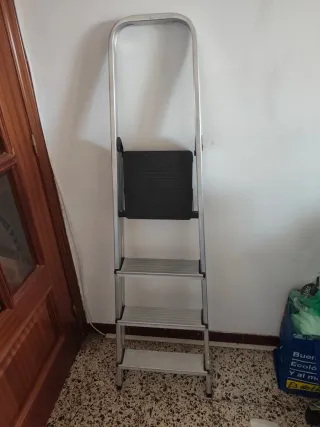Escalera plegable aluminio 4 peldaños