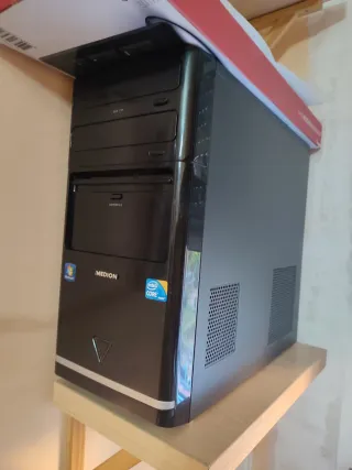 Monitor LG Flatron más Torre de ordenador