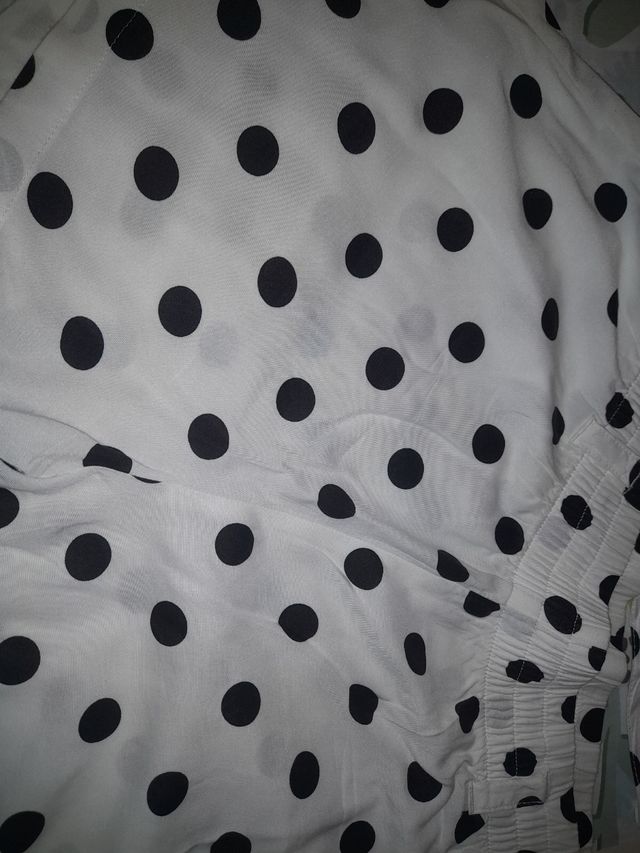 Pantalones cortos lunares blancos y negros