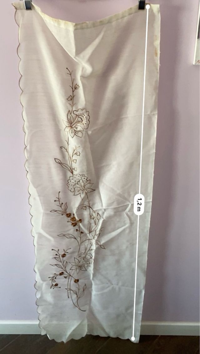 2 Tende dietro vetro ricamate