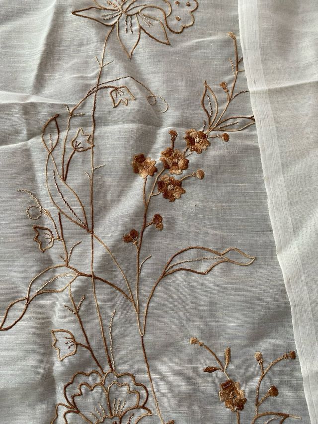 2 Tende dietro vetro ricamate