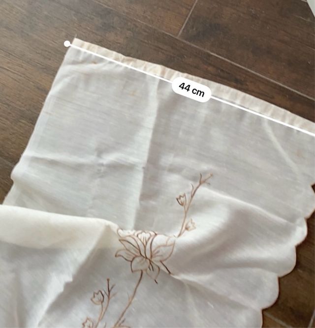 2 Tende dietro vetro ricamate