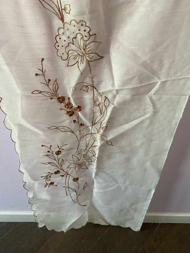 2 Tende dietro vetro ricamate