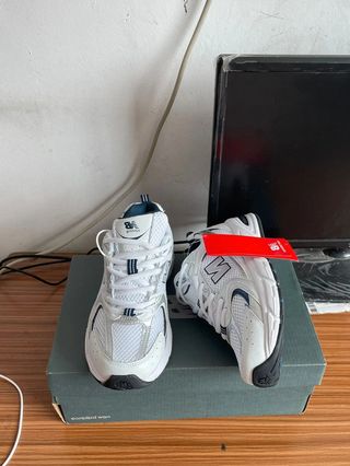 New Bálánce 530 White Navy  Talla 40.5