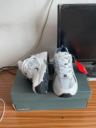 New Bálánce 530 White Navy  Talla 40.5