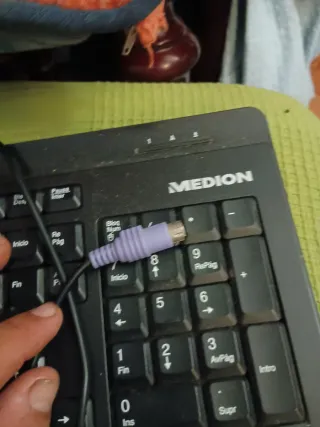 2 Teclados Medion y Talius Negros