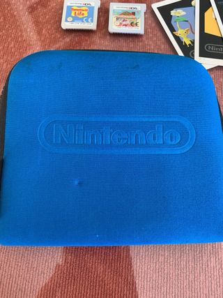 Nintendo 2DS bianco e rosso con accessori