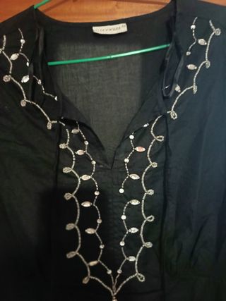 Camisa negra Clockhouse bordada
