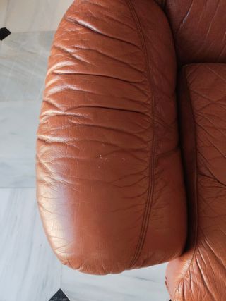 Sofá y sillones de cuero auténtico