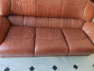Sofá y sillones de cuero auténtico