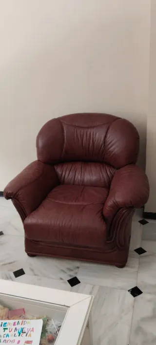 Sofá y sillones de cuero auténtico