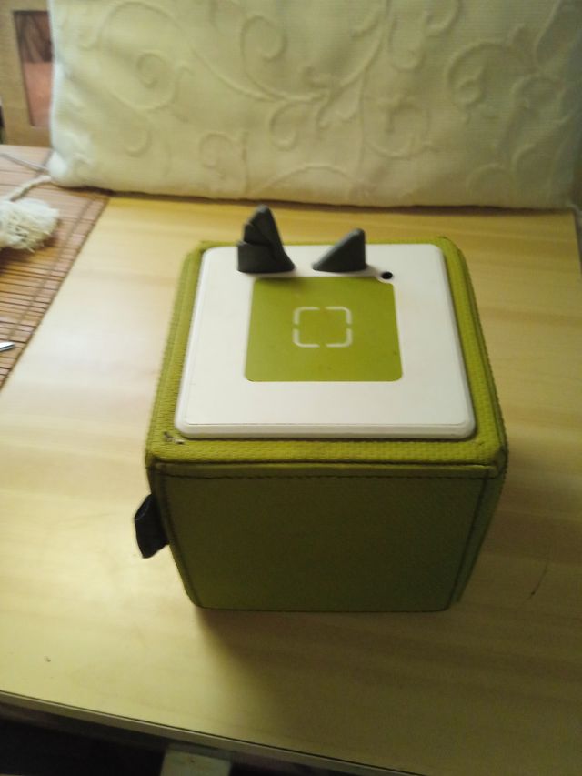 Toniebox verde con diseño de gato