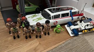 Coche Cazafantasmas con figuras