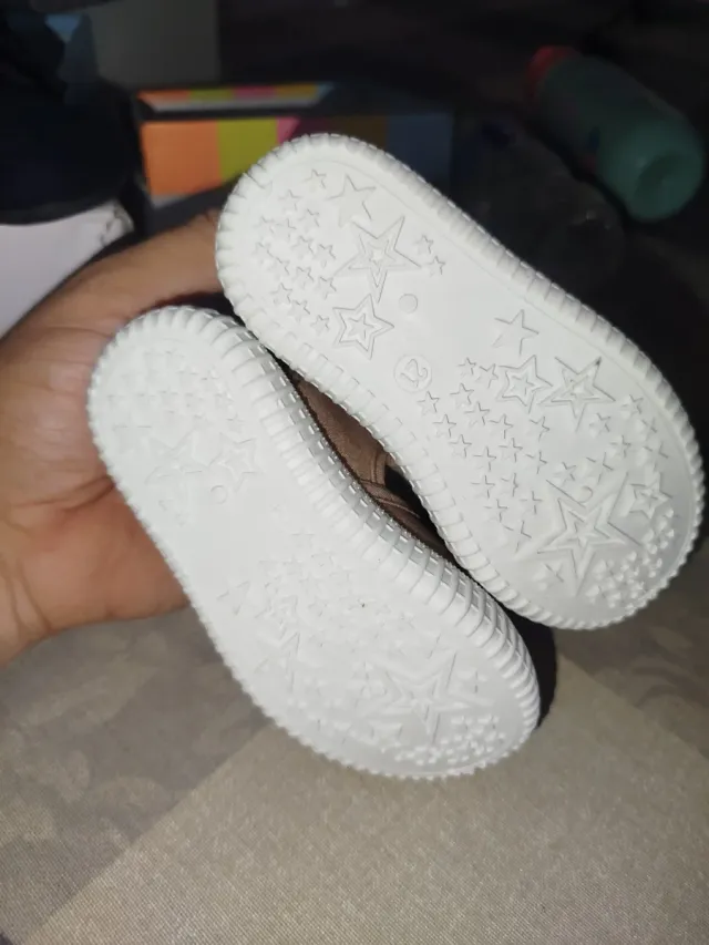 Zapatillas niño beige talla 21