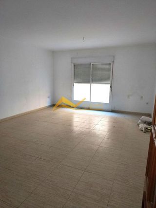 Piso en venta en Linares