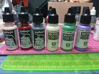 Pack botes pintura acrilica Vallejo, AK, citadel