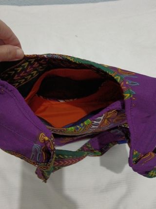 Bolso morado con estampado étnico