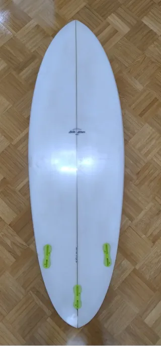 Tabla de surf tipo Hypto Krypto.