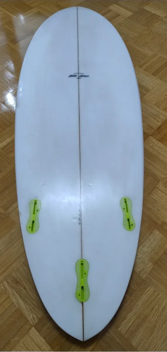 Tabla de surf tipo Hypto Krypto.