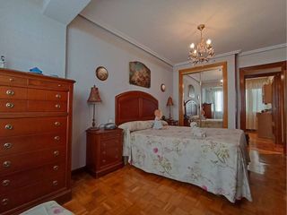 Piso en venta en Plaza España - Villa Pilar - Reyes Católicos - Vadillos en Burgos