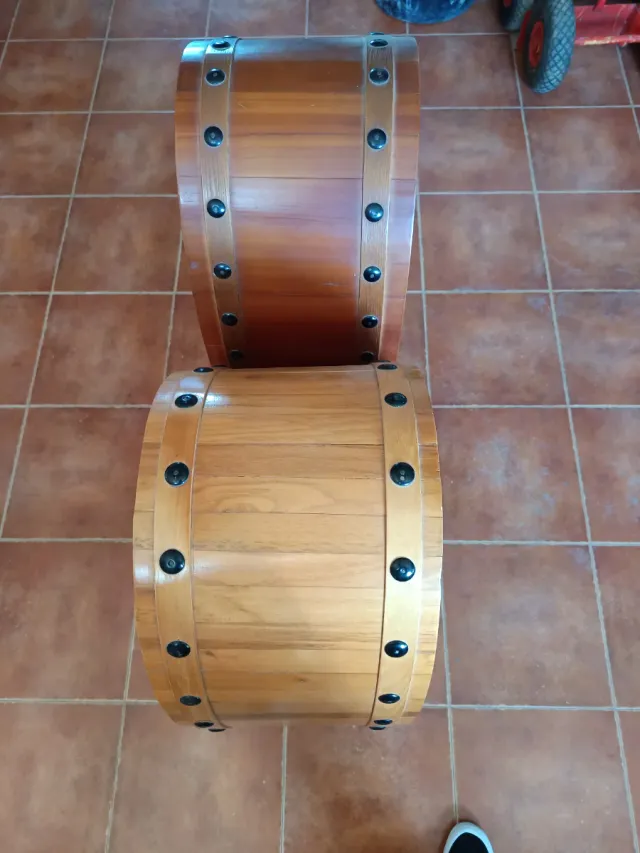 Botelleros de madera estilo barri 80€ los dos 