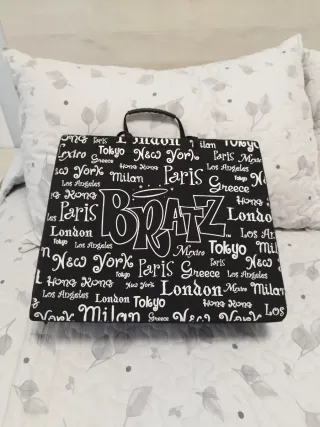 Muñecas Bratz con accesorios y maletín, negociable