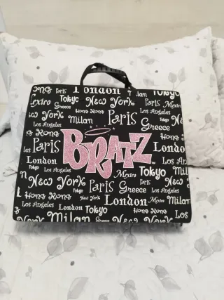 Muñecas Bratz con accesorios y maletín, negociable