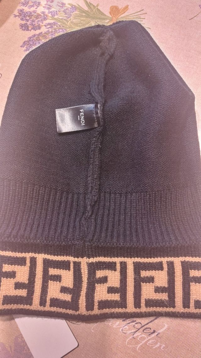 Cappello Fendi Nero e Beige