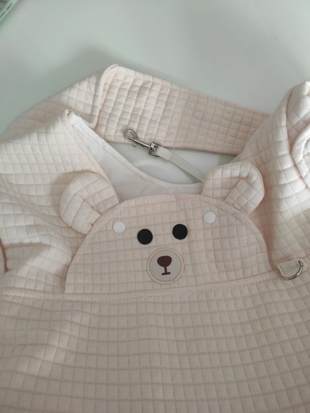 Mochila portabebés con diseño de oso