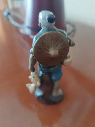 Figura vintage pescador con peces