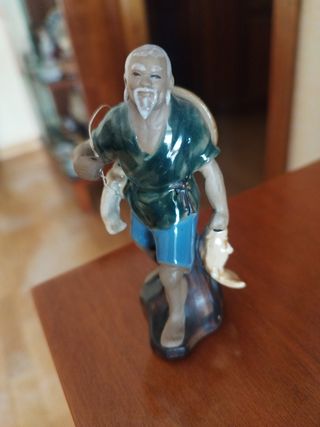 Figura vintage pescador con peces